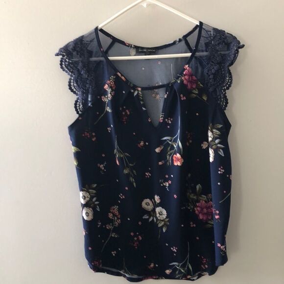 Moa Moa Floral Top size L Navy gently used - Picture 1 of 5